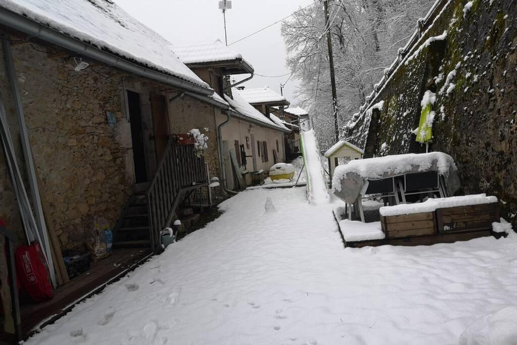 Le Portougais, Chalet A Chanaz, La Petite Venise Savoyarde Exterior photo